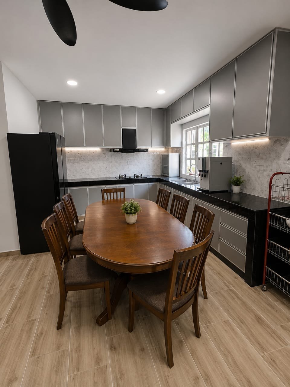 Dapur moden dan lengkap
